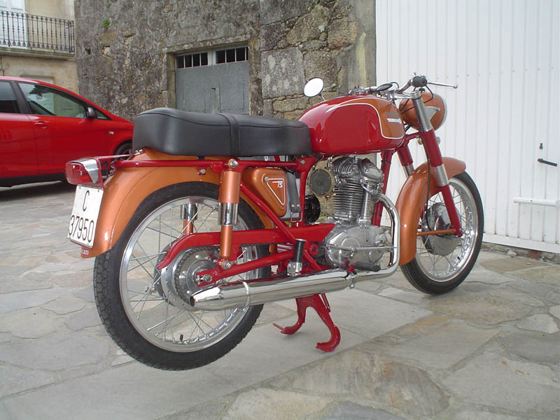 Ducati 175 TS de 175 cc de 1965 - lamaneta